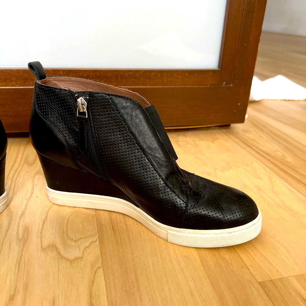 Linea Paolo Wedge Sneakers Black SZ 8